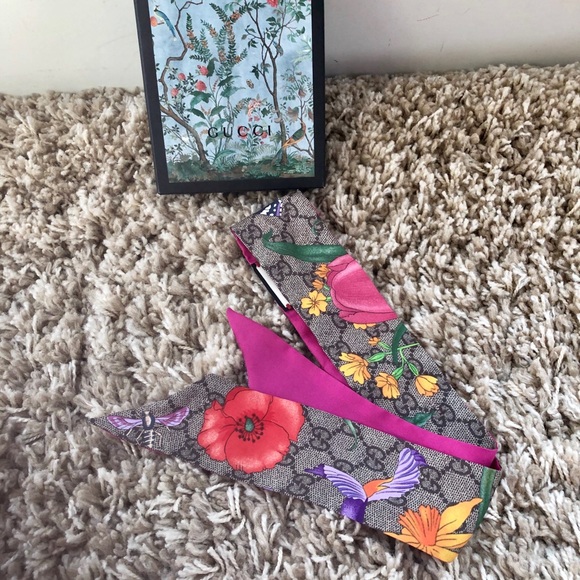 Gucci Accessories - Gucci silk scarf